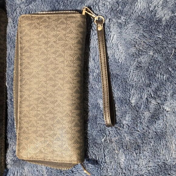 2 PC Michael Kors Charlotte Large Tote with Wallet - Picture 8 of 10